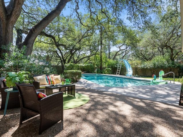 7403 Mesa DR