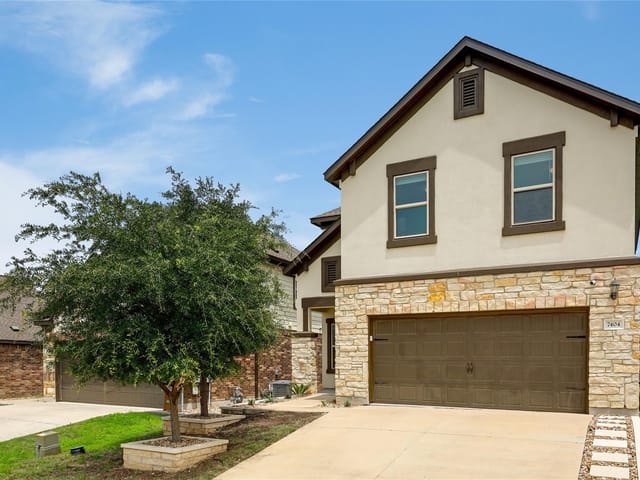 7404 Albany DR