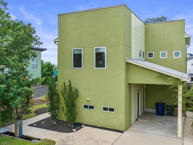 7404 Ava LN