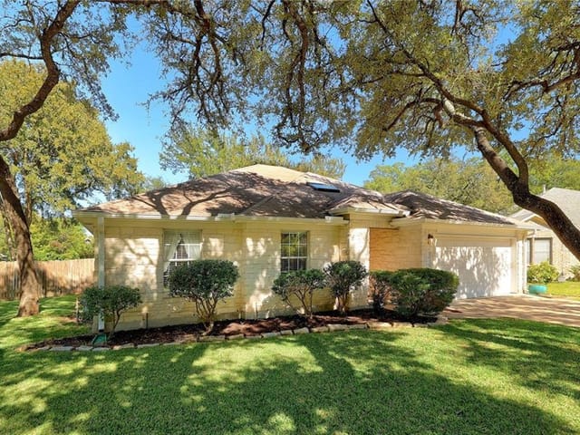 7404 Lady Suzannes Ct