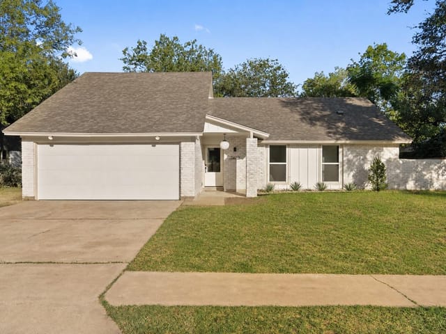 7405 Whispering Winds DR
