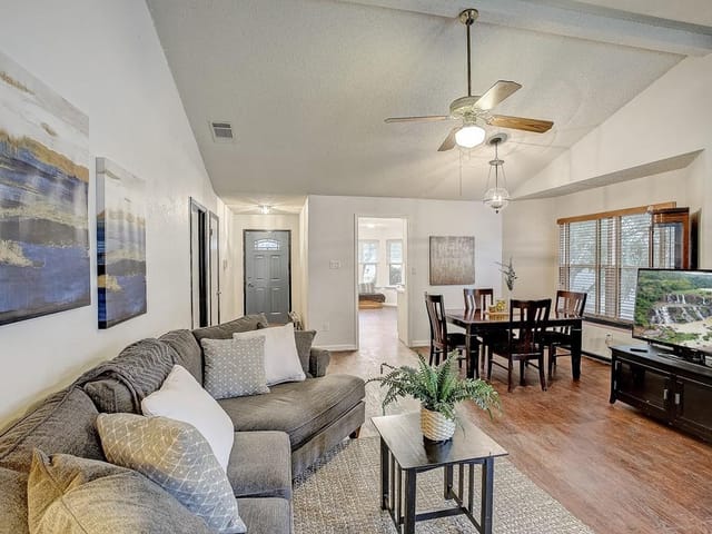7406 Dallas Dr