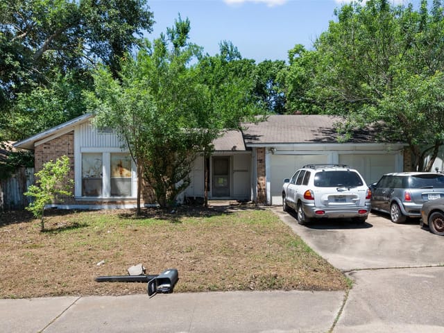 7406 Lunar Dr