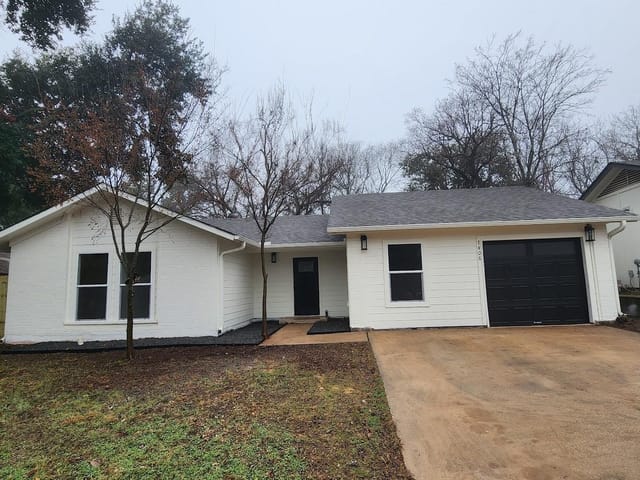 7406 Lunar Dr