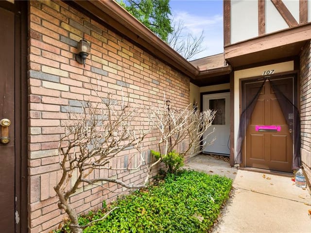 7406 Shadow Hill DR Unit #108
