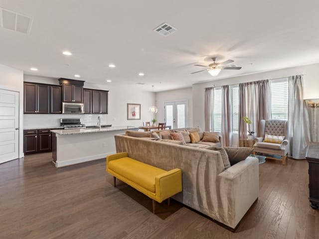 7407 Merrick Dr