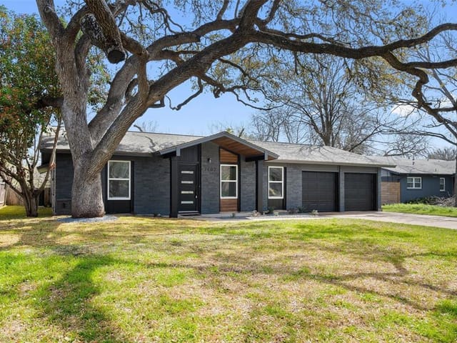 7407 Whispering Winds Dr