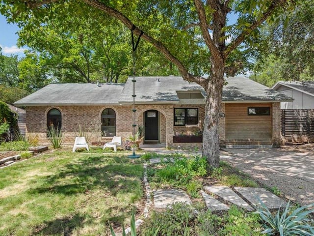 7408 Loganberry DR