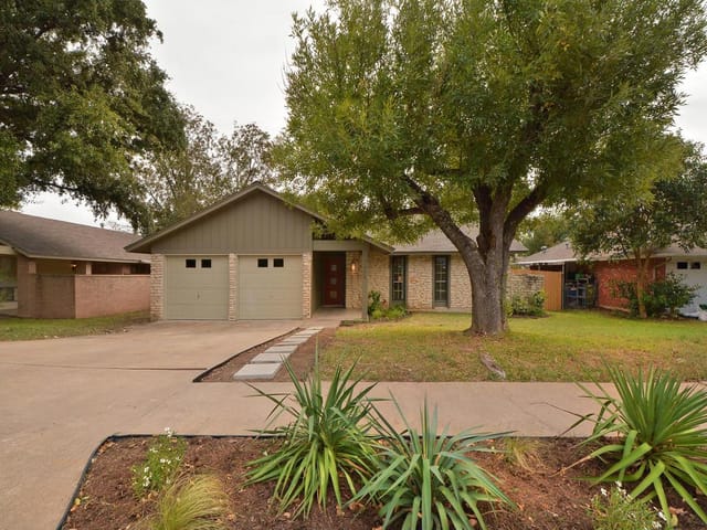 7409 Brookhollow Dr