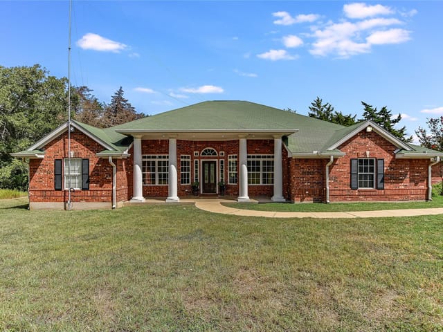 741 Knobbs RD