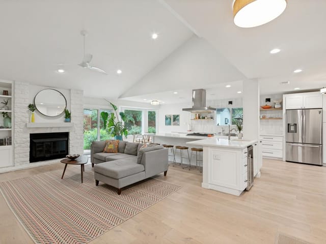 7413 Fireoak DR