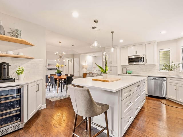 7413 Lakewood DR
