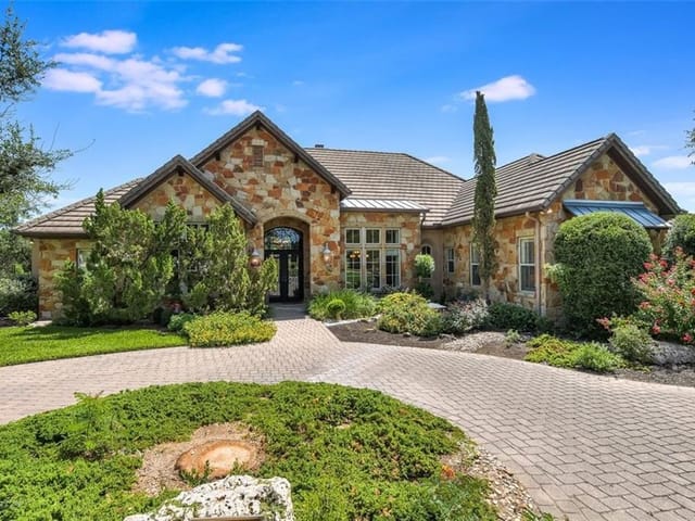 7416 Oak Shores DR