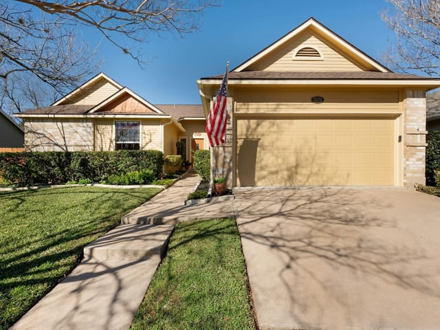 7426 Whistlestop Dr