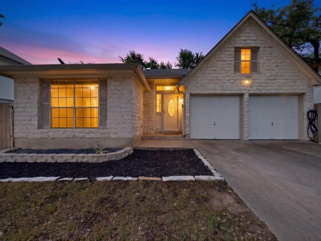 7441 Dallas DR