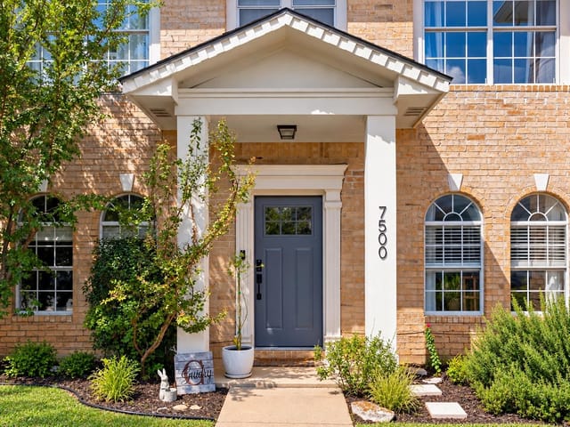 7500 Lobelia DR