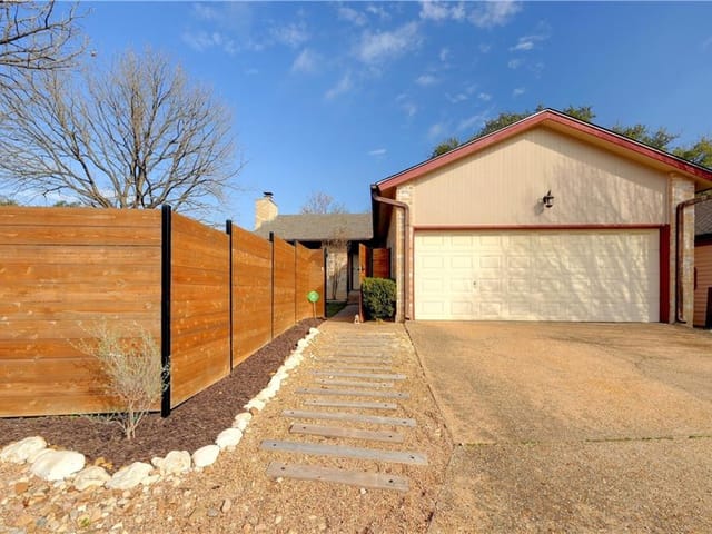 7501 Lakewood Dr