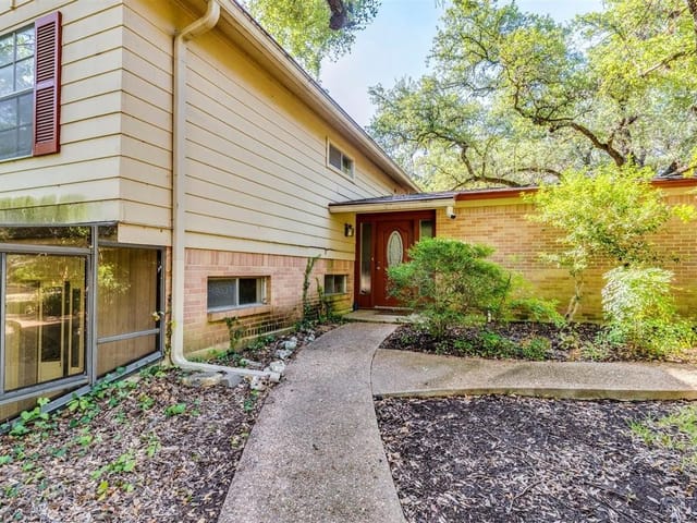 7503 Creekbluff Dr
