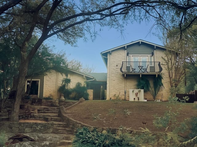 7504 Creekbluff Dr