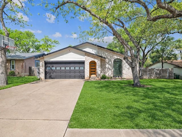 7504 Whispering Oaks Dr