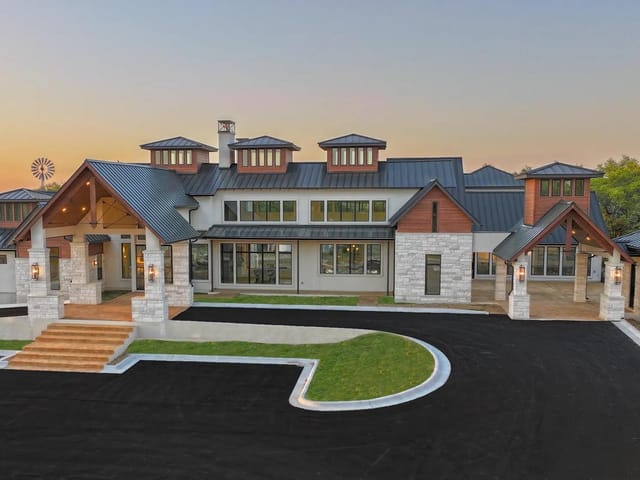 7505 E U.S. 290 Highway