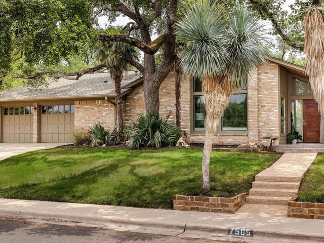 7505 Long Point Dr