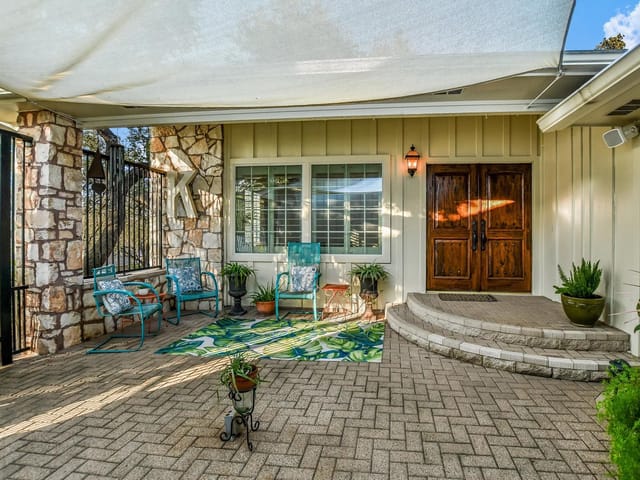 7511 DOWNRIDGE Dr