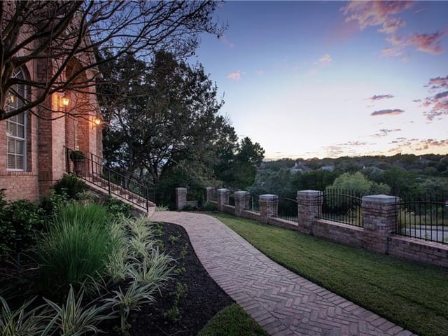 7511 Fireoak Dr