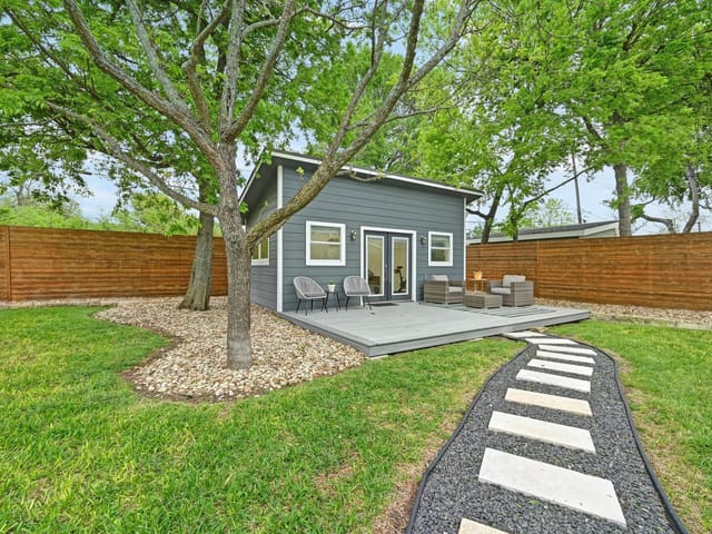 7511 Saint Cecelia St