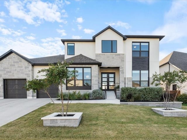 7512 Ecureil DR