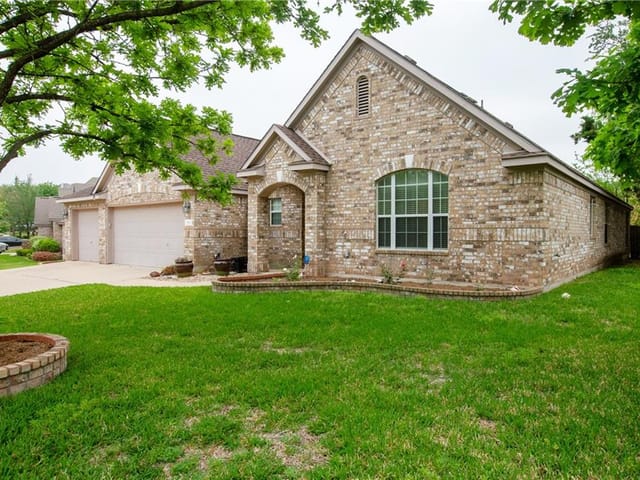 7515 Roaring Springs Dr