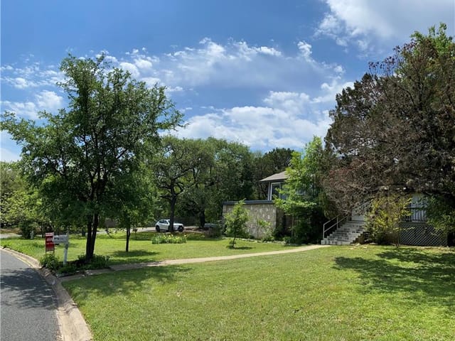 7600 Creekbluff Dr