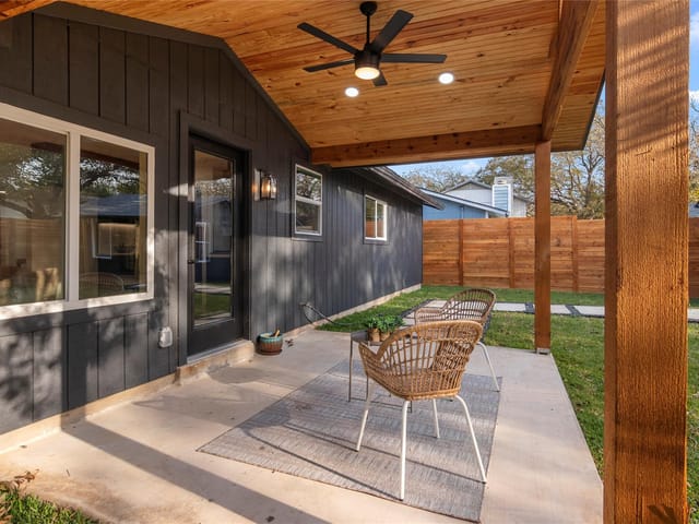 7601 Burly Oak Cir