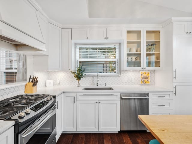 7601 Dallas DR