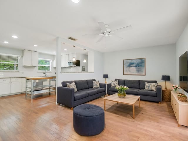 7605 Delafield Ln