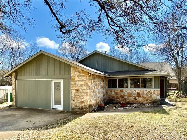 7605 Melville Cv