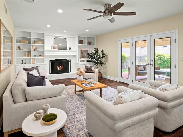 7606 Mesa Dr