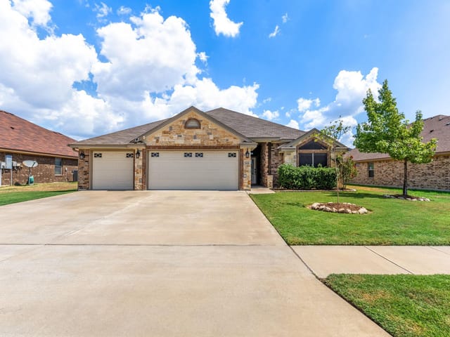 7606 Zircon DR