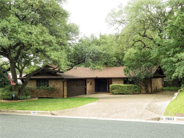 7607 Rockpoint Dr