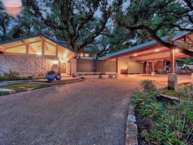 7608 Rustling Rd