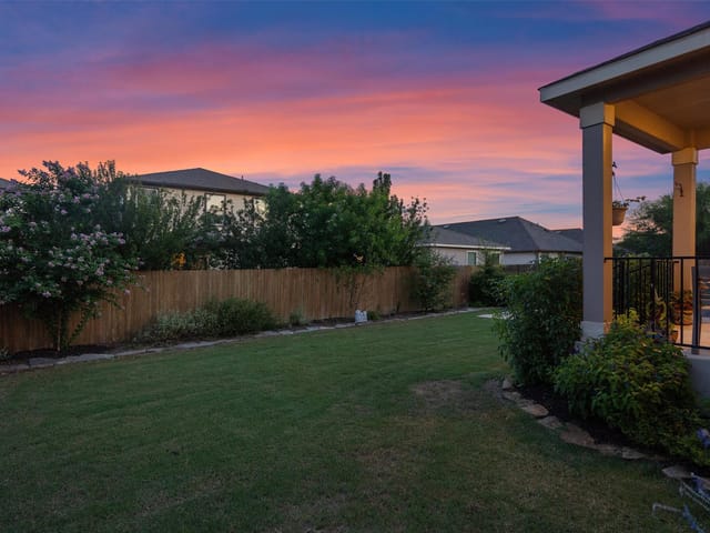 7609 Lazy Creek Dr