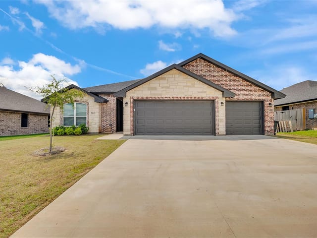 7611 Iridium Dr