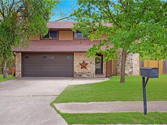 7611 Loganberry Dr