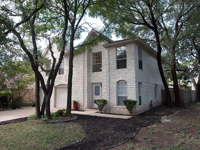 7611 Windrush Dr
