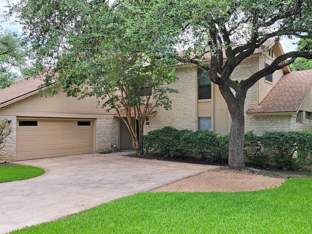 7627 Rockpoint DR