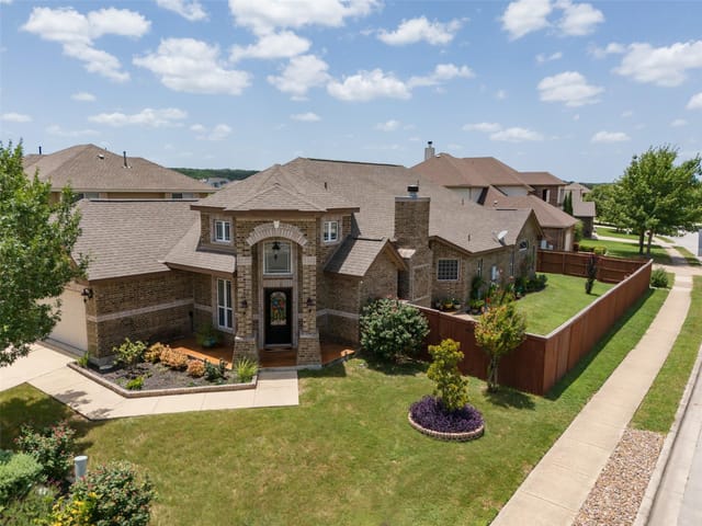 763 Easton DR