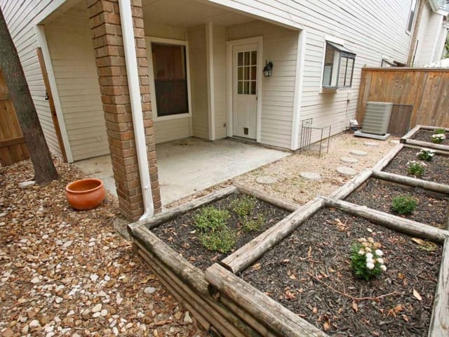 7635 Guadalupe Unit #806