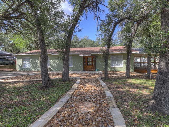767 VALLEY OAKS DR