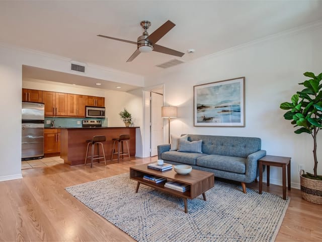 7685 Northcross Dr Unit #323