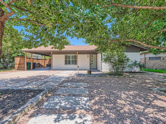 7701 Lazy Ln